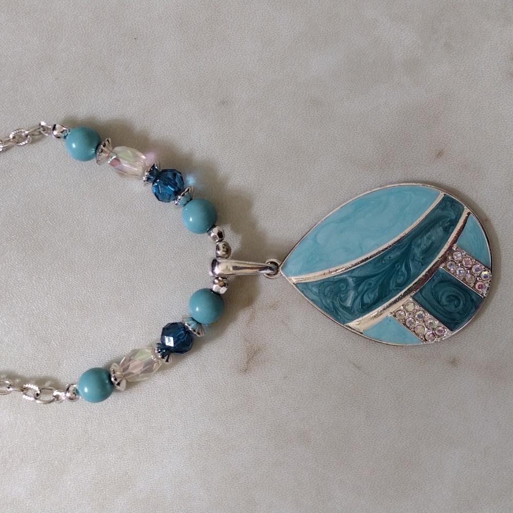 KC beautiful medallion beads necklace.